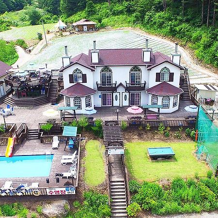 Gold Castle Pension Пхьончхан Екстер'єр фото